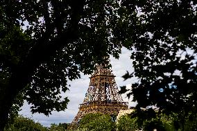 Eiffel Tower decorated with Olympic Rings - Paris