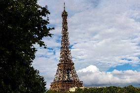 Eiffel Tower decorated with Olympic Rings - Paris