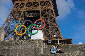 Eiffel Tower decorated with Olympic Rings - Paris