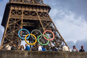 Eiffel Tower decorated with Olympic Rings - Paris