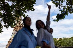 Eiffel Tower decorated with Olympic Rings - Paris