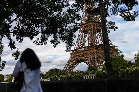 Eiffel Tower decorated with Olympic Rings - Paris