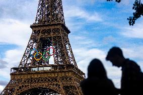 Eiffel Tower decorated with Olympic Rings - Paris