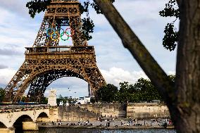 Eiffel Tower decorated with Olympic Rings - Paris