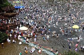 Tourists Enjoy Cooling Off in The Water in Fujian