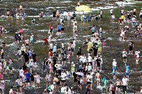 Tourists Enjoy Cooling Off in The Water in Fujian