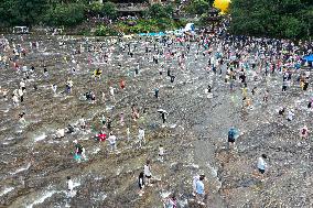 Tourists Enjoy Cooling Off in The Water in Fujian