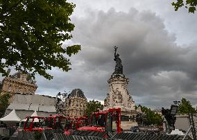 Daily Life In Paris