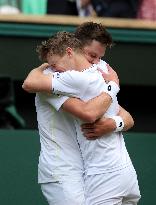 (SP) BRITAIN-LONDON-TENNIS-WIMBLEDON-MEN'S DOUBLES-FINAL