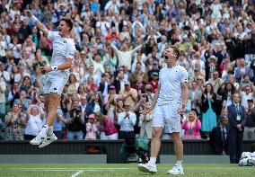 (SP) BRITAIN-LONDON-TENNIS-WIMBLEDON-MEN'S DOUBLES-FINAL