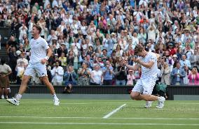 (SP) BRITAIN-LONDON-TENNIS-WIMBLEDON-MEN'S DOUBLES-FINAL