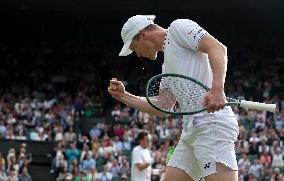 (SP) BRITAIN-LONDON-TENNIS-WIMBLEDON-MEN'S DOUBLES-FINAL