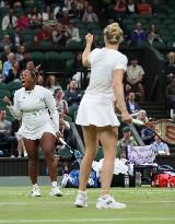 (SP) BRITAIN-LONDON-TENNIS-WIMBLEDON-WOMEN'S DOUBLES-FINAL