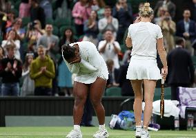 (SP) BRITAIN-LONDON-TENNIS-WIMBLEDON-WOMEN'S DOUBLES-FINAL