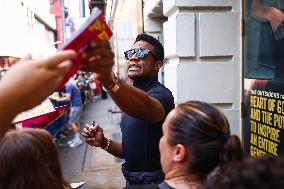 Broadway Stars Signing Autographs