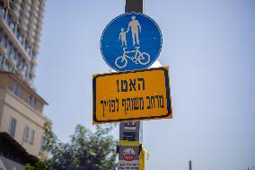 War-Related Graffitis - Tel Aviv