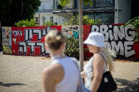 War-Related Graffitis - Tel Aviv