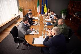 Zelensky Meets Taoiseach In Shannon - Ireland