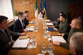 Zelensky Meets Taoiseach In Shannon - Ireland