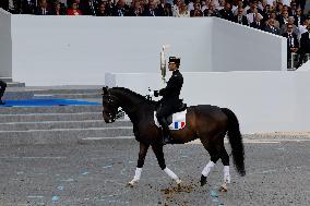 (SP)FRANCE-PARIS-OLYMPIC GAMES-TORCH