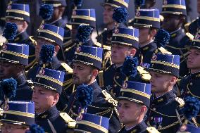 Bastille Day Military Parade : Troops - Paris