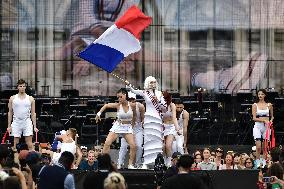 Performances at the City Hall in Paris FA