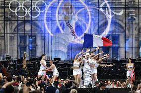 Performances at the City Hall in Paris FA