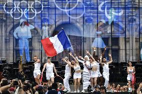 Performances at the City Hall in Paris FA