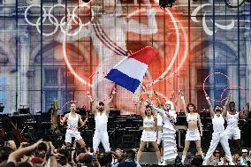 Performances at the City Hall in Paris FA