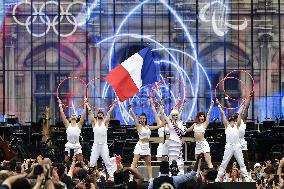 Performances at the City Hall in Paris FA