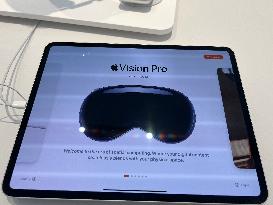 Apple Launches Vision Pro In Canada