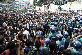 Hundreds Of Students March Towards The President House In Dhaka.