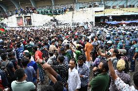 Hundreds Of Students March Towards The President House In Dhaka.