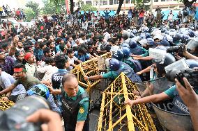 Hundreds Of Students March Towards The President House In Dhaka.