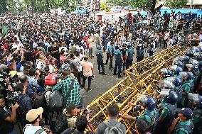 Hundreds Of Students March Towards The President House In Dhaka.