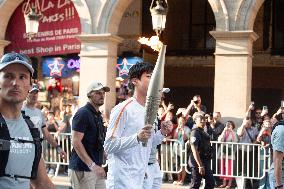 Kim Seok-jin with The Olympic torch - Paris