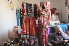 AFGHANISTAN-JAWZJAN-TRADITIONAL CLOTHES