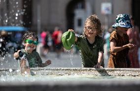 ITALY-ROME-HEATWAVE-TOURISM