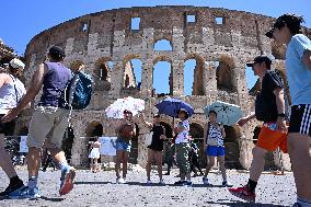 ITALY-ROME-HEATWAVE-TOURISM