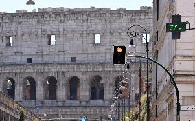 ITALY-ROME-HEATWAVE-TOURISM