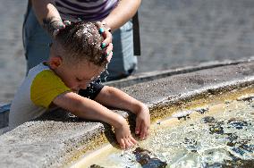 ITALY-ROME-HEATWAVE-TOURISM