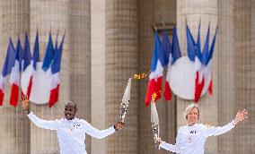 (SP)FRANCE-PARIS-OLYMPIC GAMES-TORCH RELAY