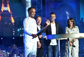 (SP)FRANCE-PARIS-OLYMPIC GAMES-TORCH RELAY