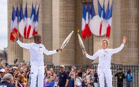 (SP)FRANCE-PARIS-OLYMPIC GAMES-TORCH RELAY