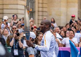 (SP)FRANCE-PARIS-OLYMPIC GAMES-TORCH RELAY