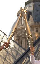 (SP)FRANCE-PARIS-OLYMPIC GAMES-TORCH RELAY