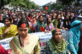 Hundreds Of Students March Towards The President House In Dhaka.