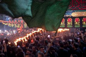 Iran-Muharram, Performing With Fire