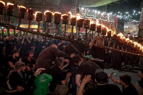 Iran-Muharram, Performing With Fire