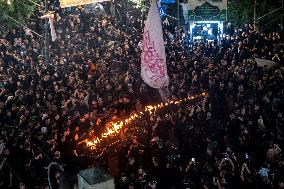 Iran-Muharram, Performing With Fire